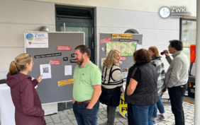 Besucherinnen und Besucher der ZWK-Furth auf dem Herbstmarkt