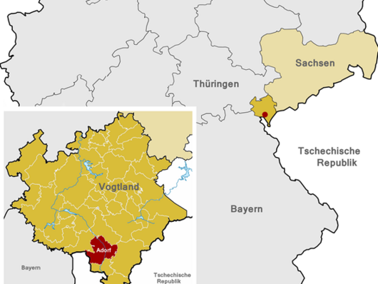 Deutschlandkarte mit Vermerk der Region Vogtland und der Stadt Adorf