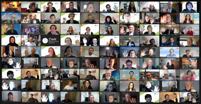 Bildsammlung mit 90 Screenshots von Teilnehmenden der Zoom Konferenz