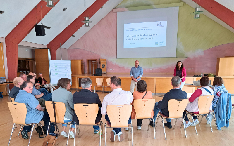 Teilnehmende am Gedankenaustausch zum Thema „Gemeinschaftliches Wohnen“ in Romrod